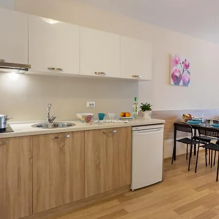 Flora Apartment