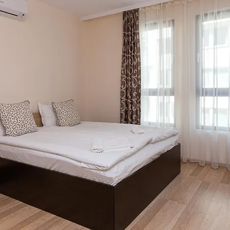 Flora Apartment *